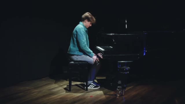 Bild till Critical Response Process (CRP) - Vilgot piano